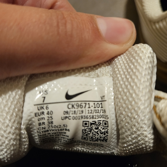 Nike Air Vapormax 360 Gold - Size 7M - Picture 9 of 9